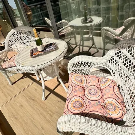 Zora Bliss Năvodari